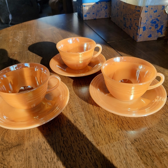 Collectable Peach Fire King cups & saucers - Picture 5 of 5